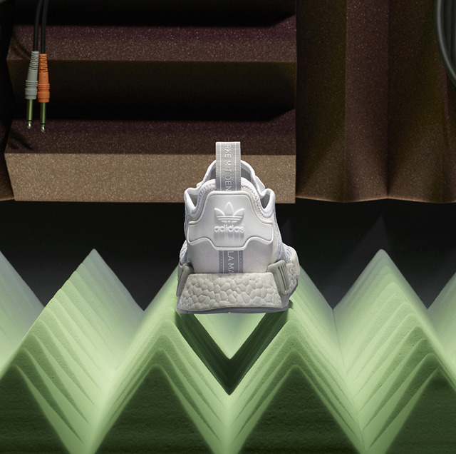 adidas Originals發售新鞋款「NMD_R1 BLACKOUT/WHITEOUT PACK」(1萬7,990日圓)