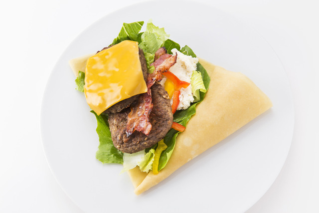 CAFE CREPE的「半磅漢堡排」（含稅1,200日圓）