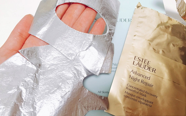 「アドバンス ナイト リペア パワーフォイル マスク」(23ml×4枚 11,000円+税/エスティ ローダー)