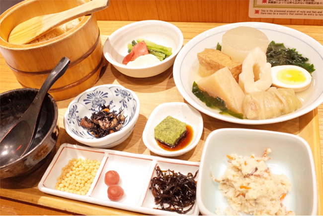 羽田機場3大人氣美食!搭紅眼班機也能吃到熱騰騰料理