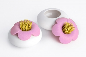Qualy Blossom Pod Magnetic Paper Clip Dispenser Holder