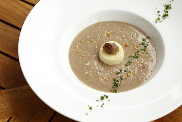GRAND KITCHEN的「栗子奶油濃湯」(1,650日圓)