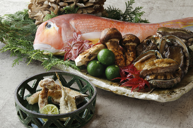 天麩羅 巽的晚間全餐「花鱸」(1萬7,800日圓)