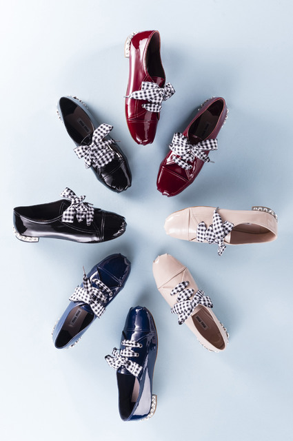 ジュエルヒール レースアップシューズ(8万8,000円)※ボルドーネイビー、シルバーのみ伊勢丹新宿店先行発売