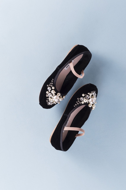 ビジュー付バレリーナ(ベルべット/10万4,000円)