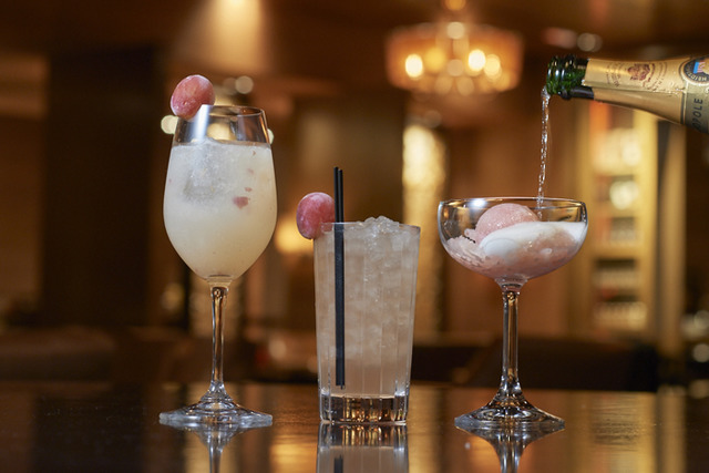 「甲州グレープスプリッツァー」(2,200円)、「甲州グレープシャンパンソルベ」(2,200円)、「甲州グレープサングリア」(2,400円)