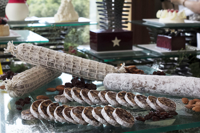 耶誕老人侵入“糖果屋”,還有巨大雪人。Palace Hotel的耶誕蛋糕今年也驚喜滿點!