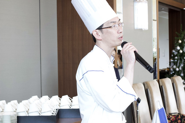 耶誕老人侵入“糖果屋”,還有巨大雪人。Palace Hotel的耶誕蛋糕今年也驚喜滿點!