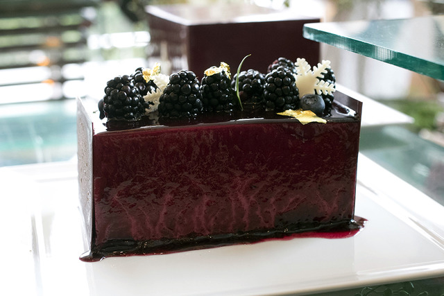 耶誕老人侵入“糖果屋”,還有巨大雪人。Palace Hotel的耶誕蛋糕今年也驚喜滿點!