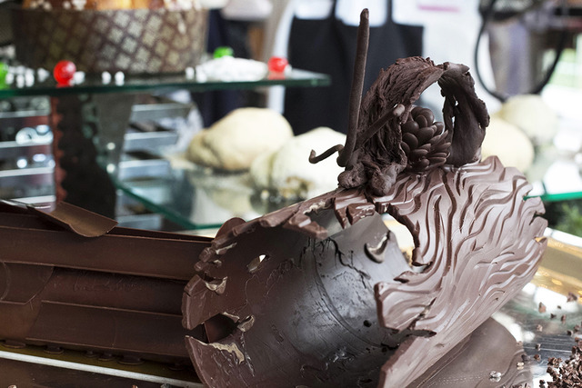 耶誕老人侵入“糖果屋”,還有巨大雪人。Palace Hotel的耶誕蛋糕今年也驚喜滿點!