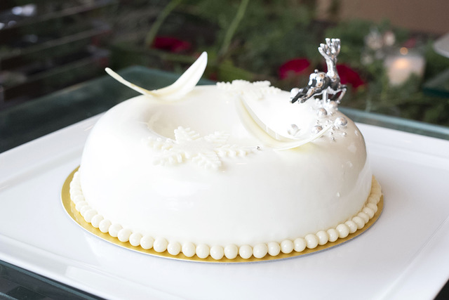 耶誕老人侵入“糖果屋”,還有巨大雪人。Palace Hotel的耶誕蛋糕今年也驚喜滿點!