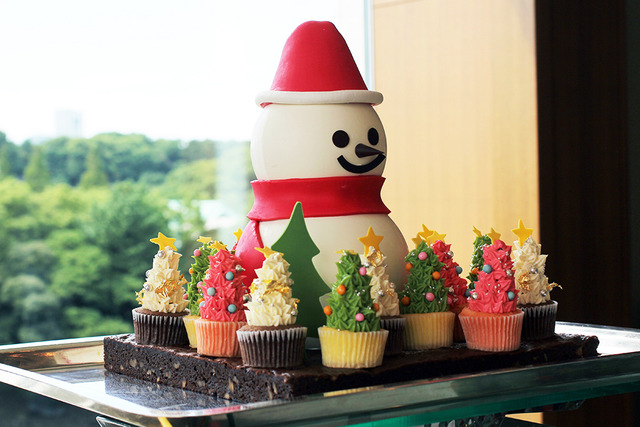 耶誕老人侵入“糖果屋”,還有巨大雪人。Palace Hotel的耶誕蛋糕今年也驚喜滿點!