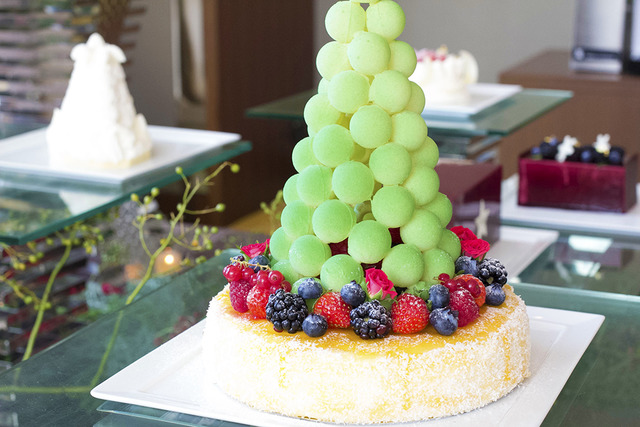 耶誕老人侵入“糖果屋”,還有巨大雪人。Palace Hotel的耶誕蛋糕今年也驚喜滿點!