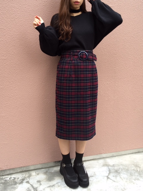 秋季就用針織上衣來完成惹人愛日系穿搭 黑色更能提升女人味♡