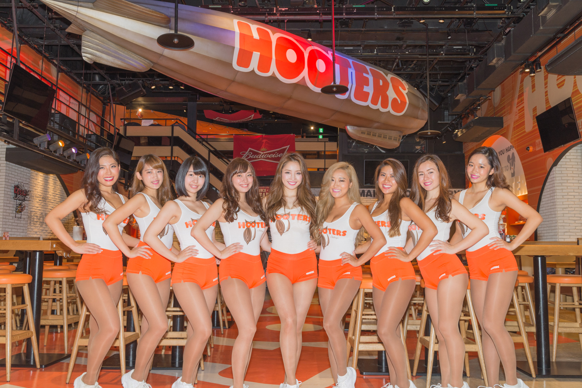 被HOOTERS女郎包圍的夢幻體驗!日本HOOTERS新宿店的360°全景錄影