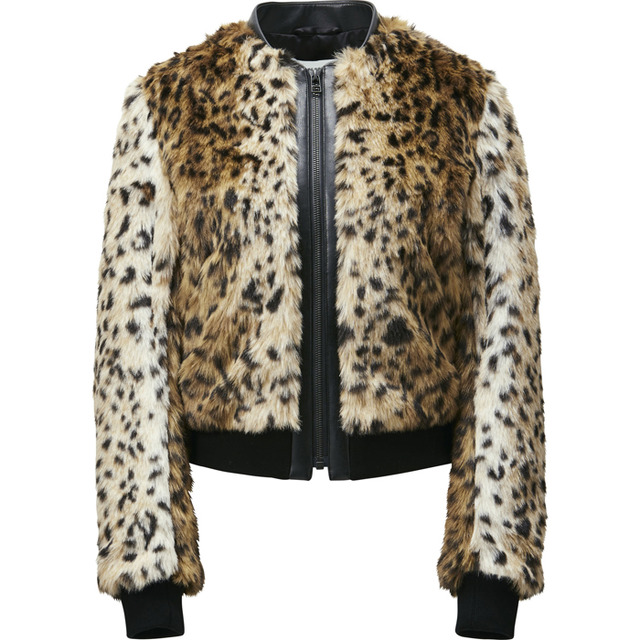 UNIQLO和CARINE ROITFELD聯名合作的2016秋冬典藏「CARINE ROITFELD」發售