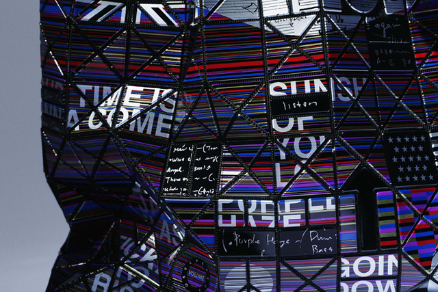 以令人感受到ROCK精神的多彩細節為特徵之藝術作品