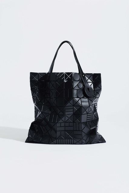 托特包／霧面黑（8萬日圓）