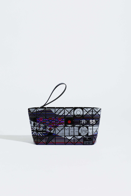 手拿包／百變黑（6萬日圓）