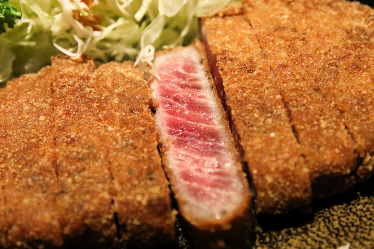 愛吃肉的話就到這!新宿名店「炸牛排本村」的炸牛排經典推薦!