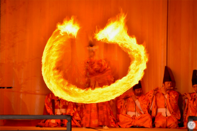 【日本特殊祭典介紹】火燄在黑暗中狂舞!秘傳之舞「秋葉火祭」