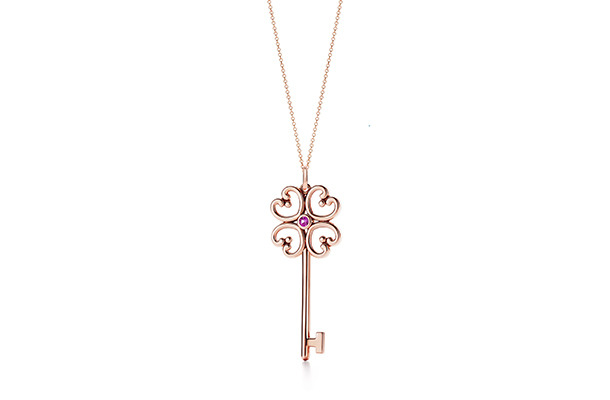 來自「Tiffany Keys」,惹人憐愛的粉紅藍寶石日本限定墜飾登場
