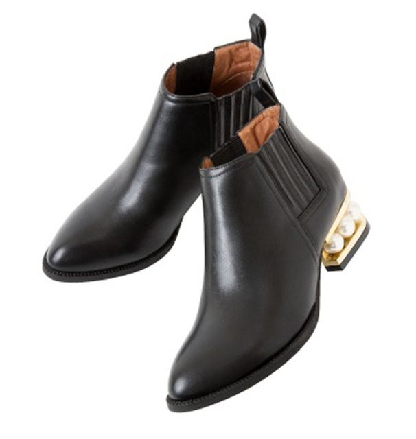 ジェフリーキャンベル(Jeffrey Campbell)の「パールヒールショートブーツ」(税込1万8,900円)