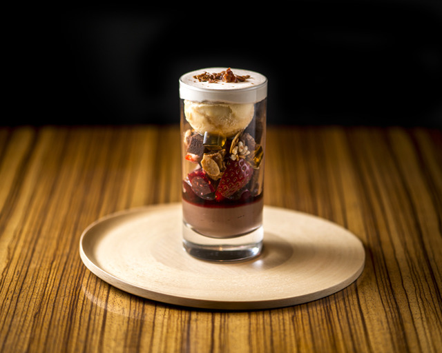 TORAYA CAFE 的「可可與苺果之冰淇淋百匯」(含稅1,188日圓)