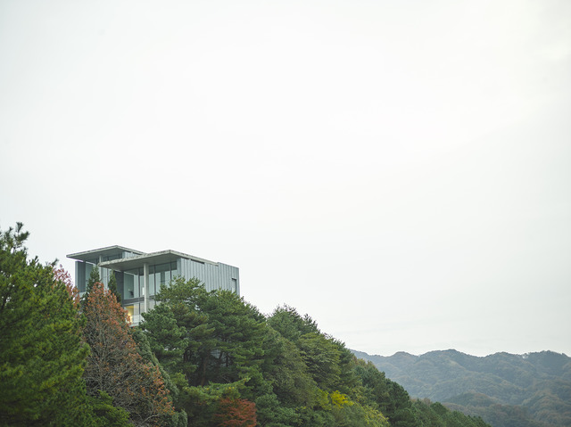 瀬戸内海を望む丘にある「瀬戸内リトリート青凪」