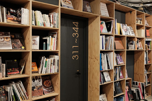 【大阪心齋橋住宿】沈浸在書海與咖啡香中「THE DORM HOSTEL,OSAKA」