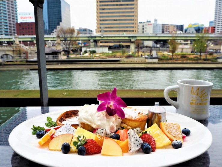在河岸邊享受超豪華鬆餅!大阪・北濱「NORTHSHORE CAFE & DINING」