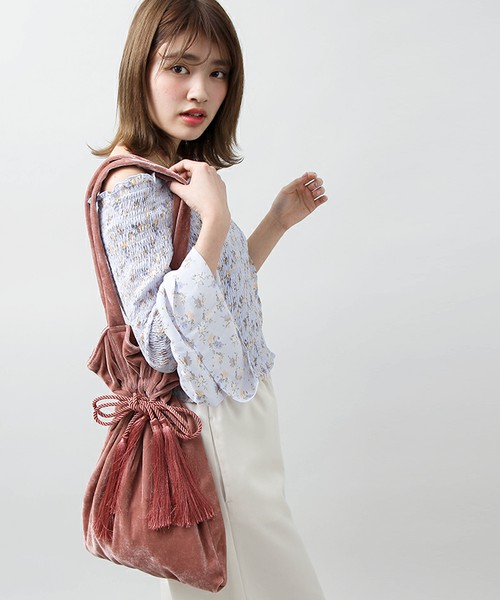 平價也能超有質感!日本女生精選推薦的時尚小包穿搭♡