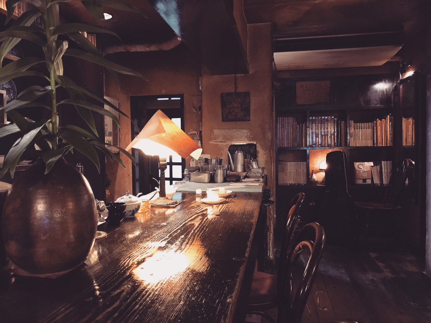 彷彿將時間暫停的琥珀色異度空間,獨享下北澤靜謐時光CAFE TROIS CHAMBRES