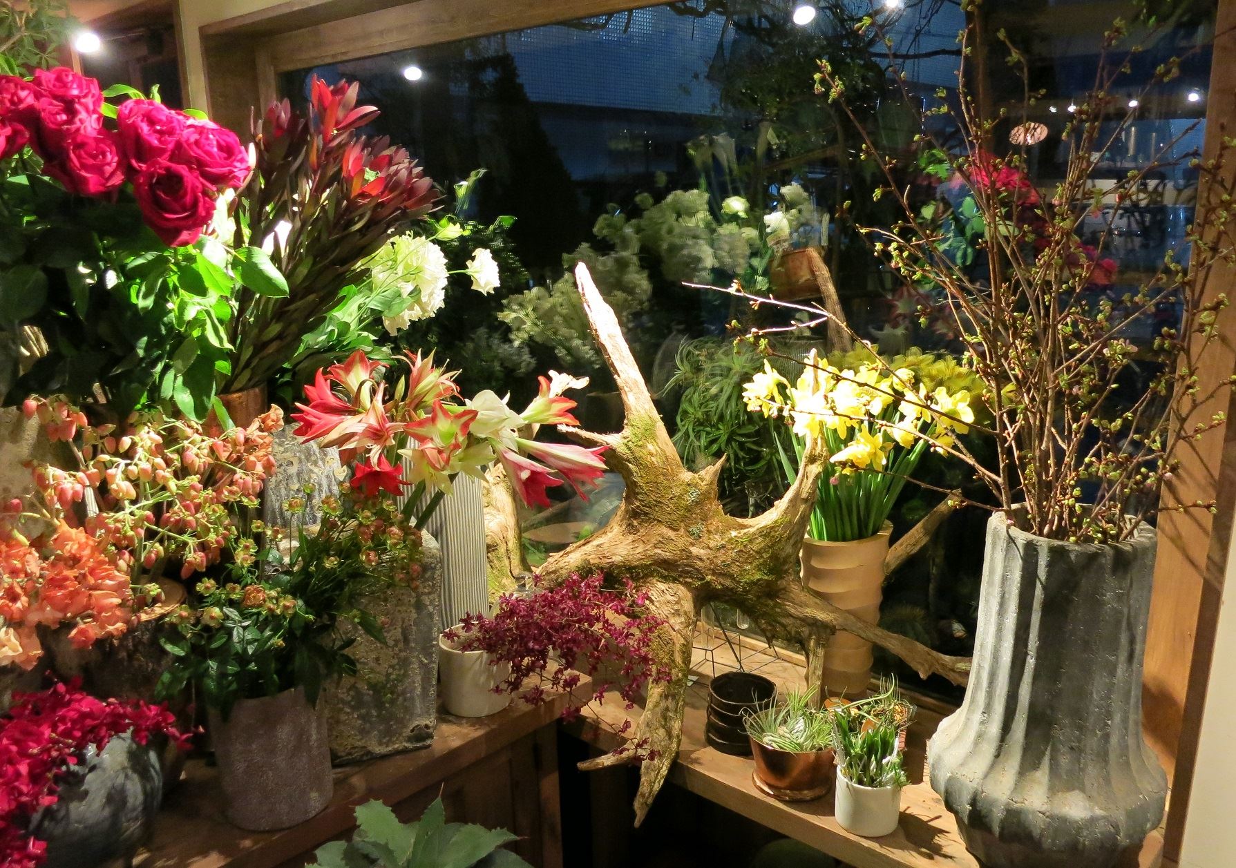 建築物的1、2樓為時髦花店「Fleur Universelle」