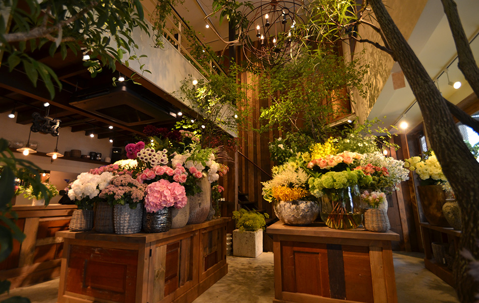 建築物的1、2樓為時髦花店「Fleur Universelle」