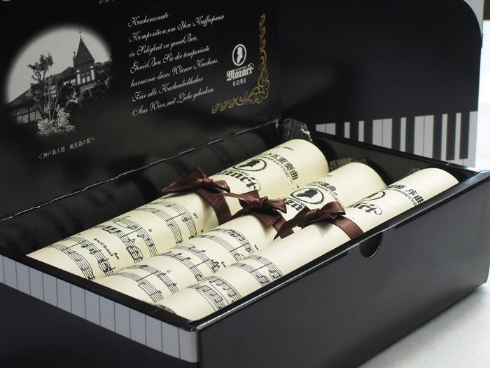MOZART KOBE 所推出的 PIANO BOX 鋼琴磅蛋糕禮盒