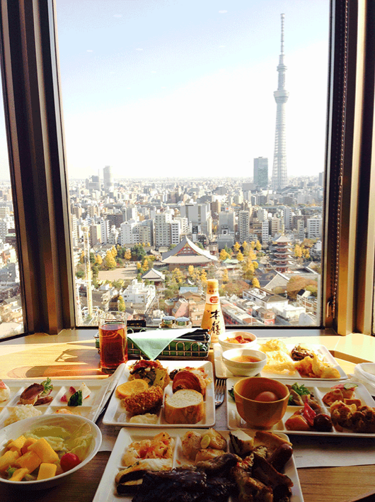 Sky Grill Buffet 武藏觀景自助餐廳 透過窗戶欣賞淺草寺與晴空塔美景