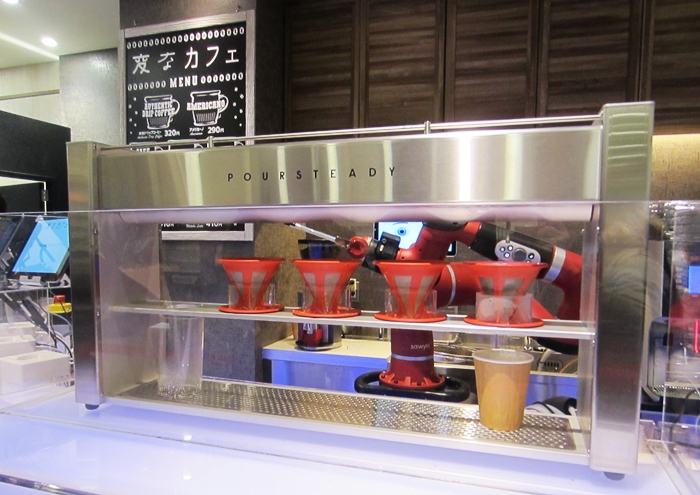 奇怪的咖啡廳-機器人泡咖啡2