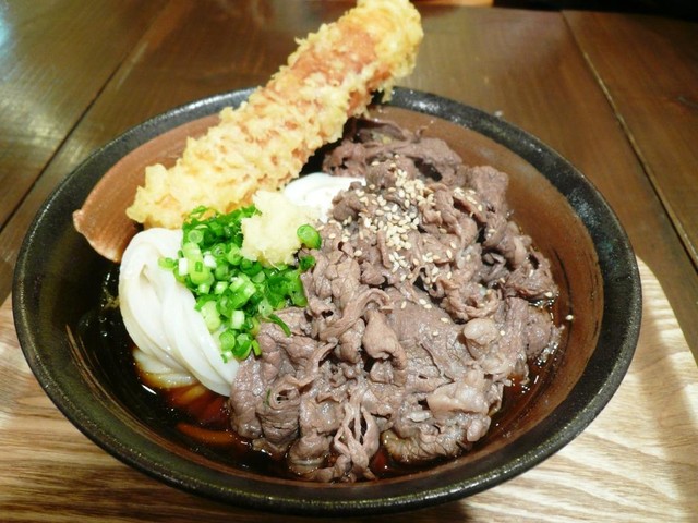 烏龍麵屋喜助 肉片烏龍麵+炸鯛魚竹輪
