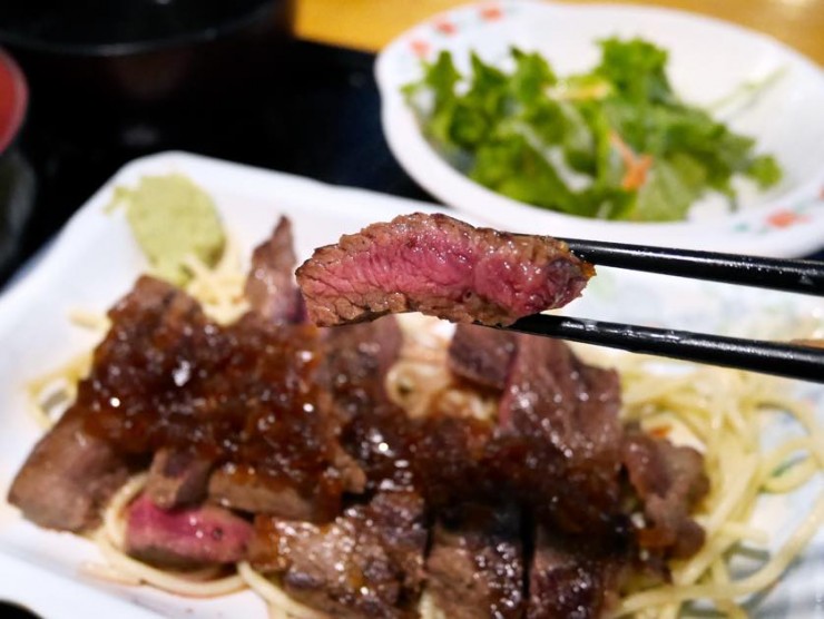 用590日圓吃牛排午間套餐!新宿「山海樂酒OHYOYO西新宿店」絕對要去