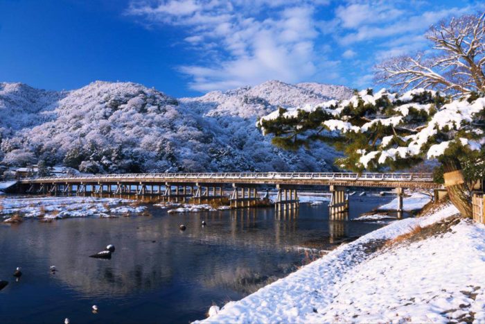 京都渡月橋 冬季雪景