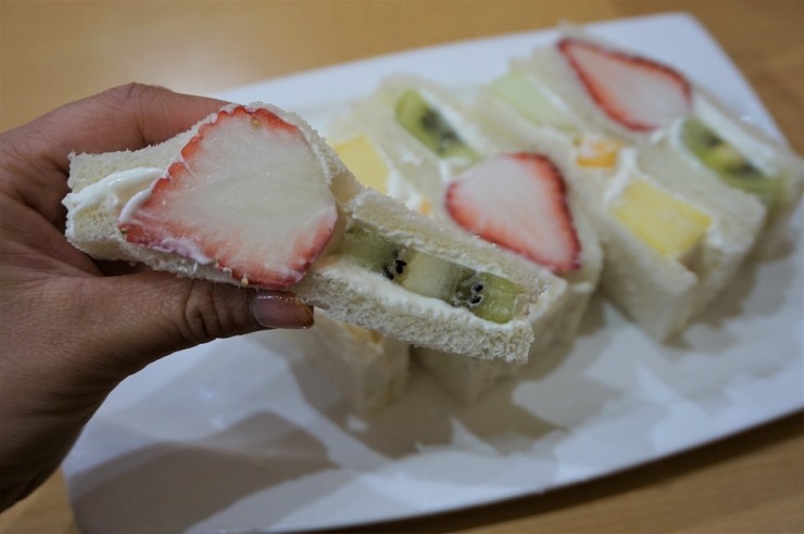 日本京都超人氣美食!「Fruit parlor Yaoiso」的名品──特製水果三明治