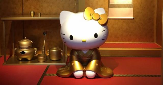 京都必去二寧坂 Hello Kitty茶寮,抹茶主題甜點讓粉絲食指大動。
