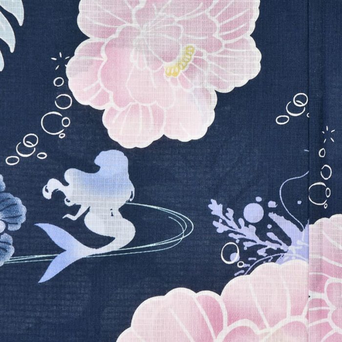 日本迪士尼網路商店浴衣特輯公主系列浴衣小美人魚藍色牡丹浴衣圖案近照