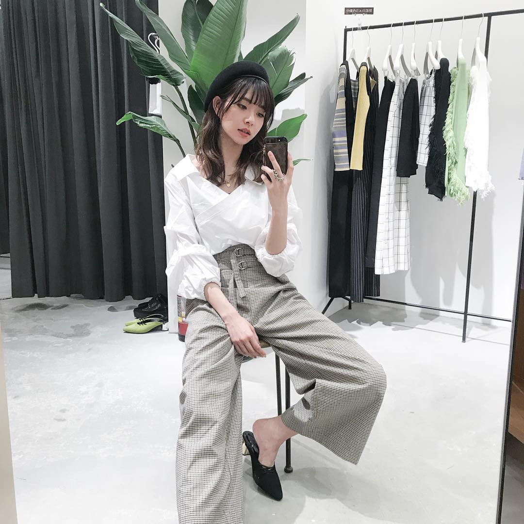 格子×高腰,打造高手穿搭 出處:murua_akane