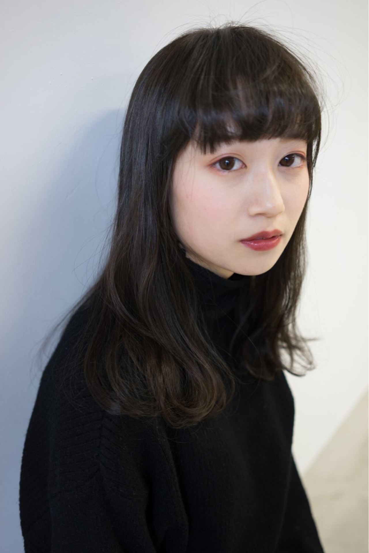 フェミニンを大人っぽく変えるグレージュミディ♡ 桝田 由佳