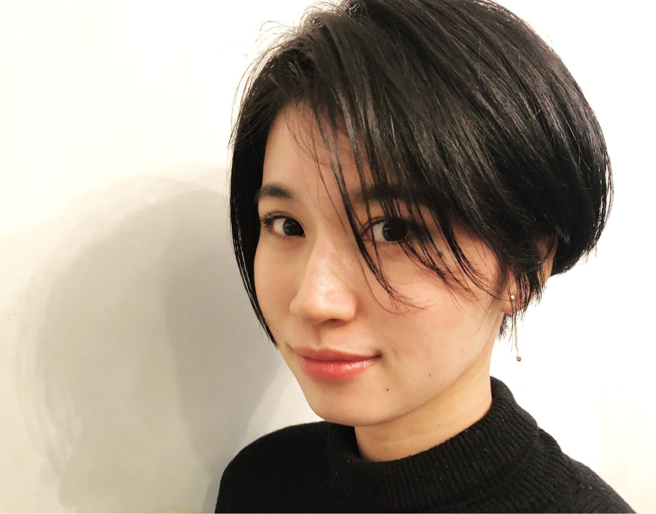 ベージュが抜け感誘う大人可愛いショートボブ♡ 中野 幹造