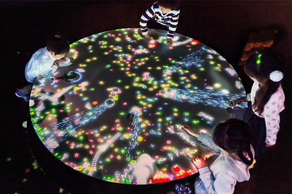 日本首座妖怪博物館內常態性展示「teamLab 妖怪遊樂園」設施