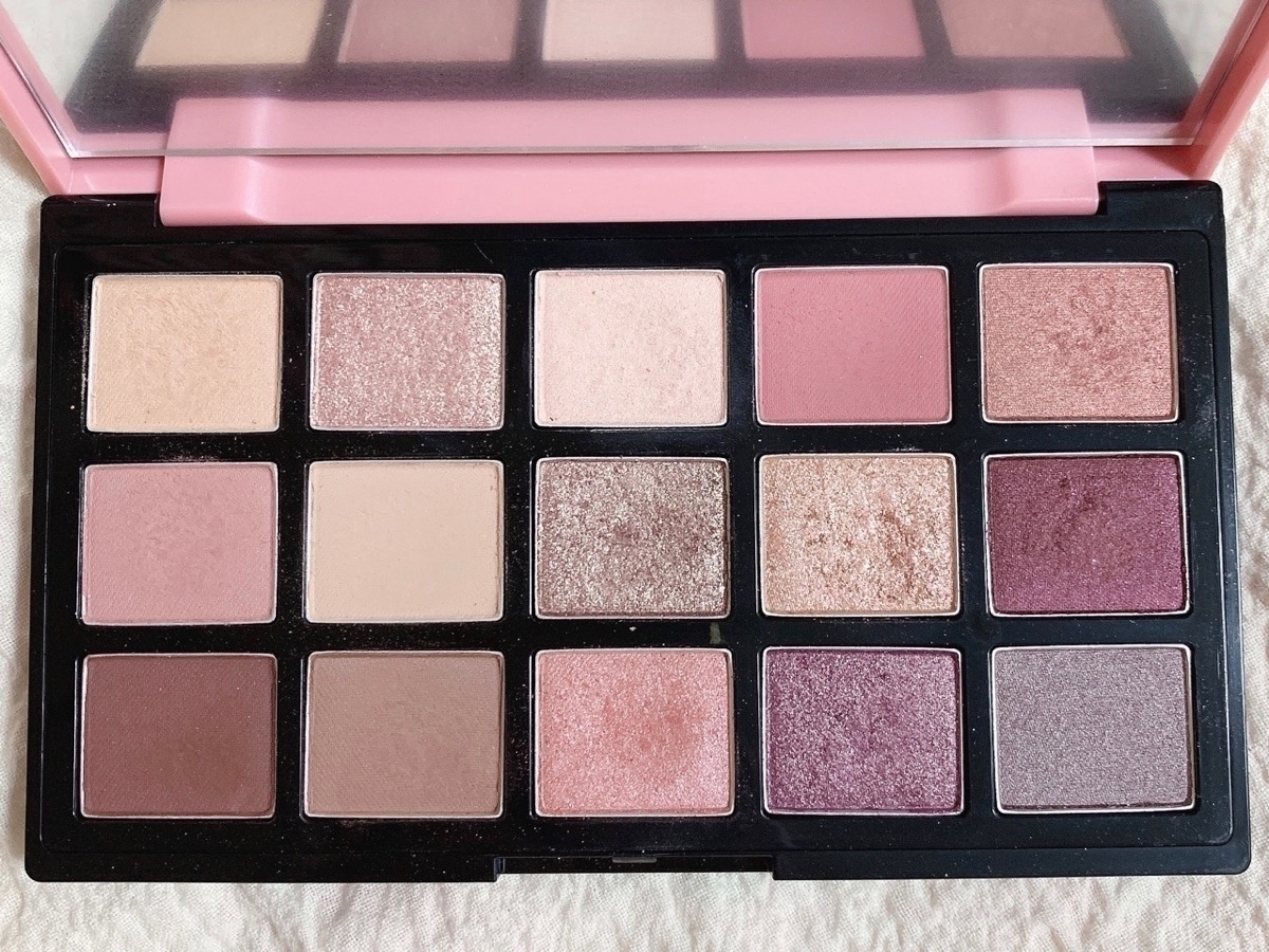 ETUDE HOUSE 玩轉色彩時尚指標眼彩盤 粉嫩絲綢洋裝