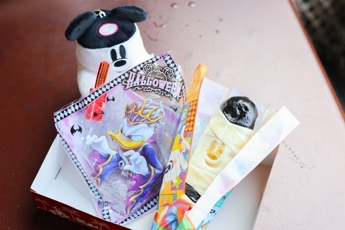 東京迪士尼海洋萬聖節 特別版泳圈包子（照燒雞肉）、特別版包子（雞肉＆蔬菜）
